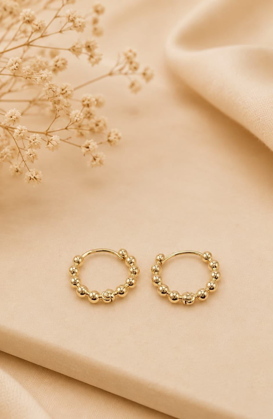 Brinco Argola Beaded — esferas polidas banhadas a ouro 18K