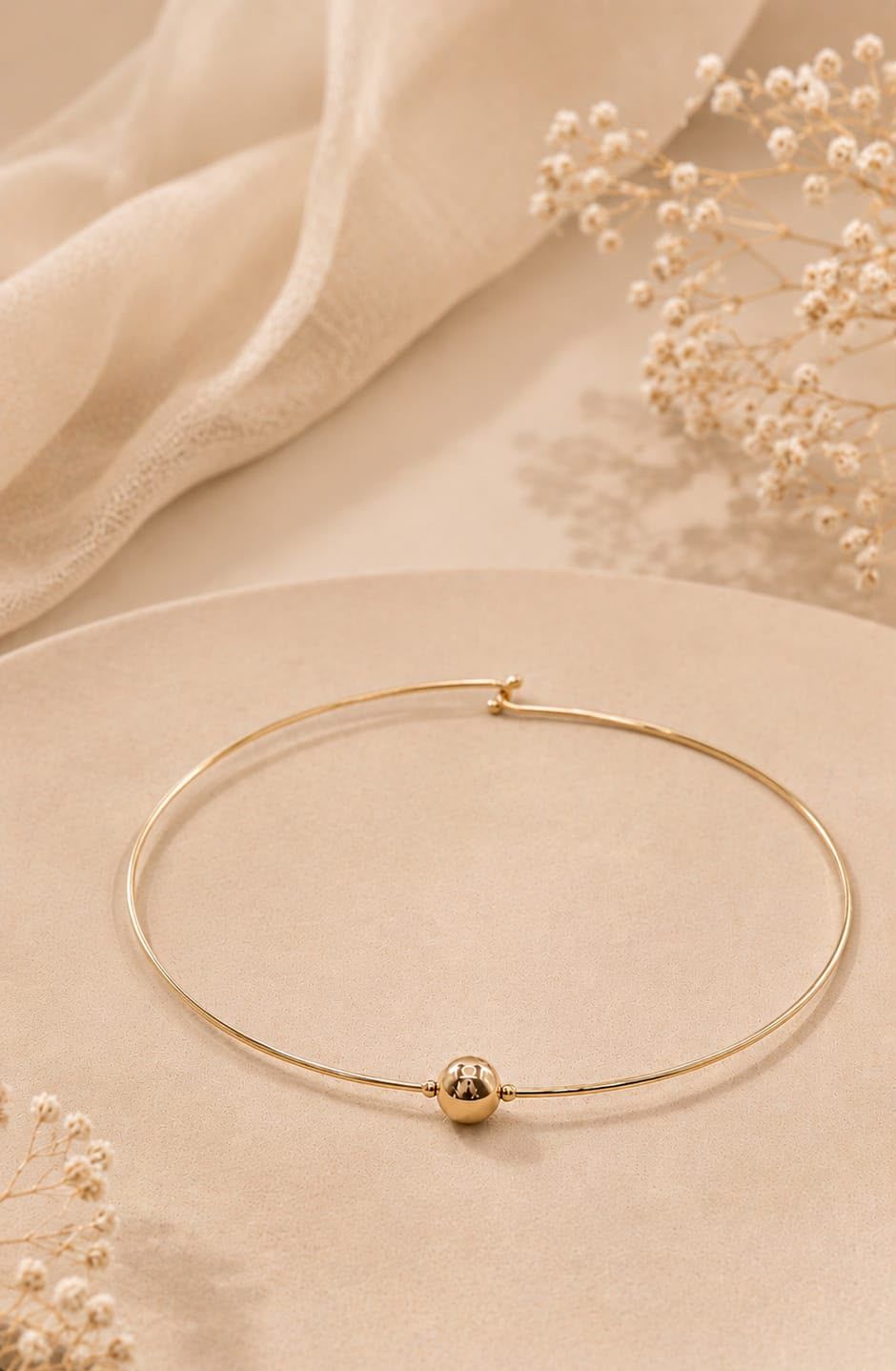 Pulseira Órbita — fio rígido com esfera banhado a ouro 18K